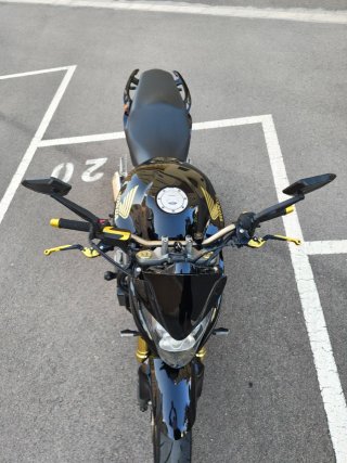 Honda CB 600F Hornet Negra y Dorada