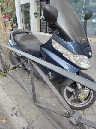 Piaggio Maxi Scooter Azul