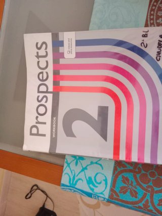EXAM PROSPECTS 2 Student's book: libro de texto...