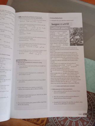 EXAM PROSPECTS 2 Student's book: libro de texto...