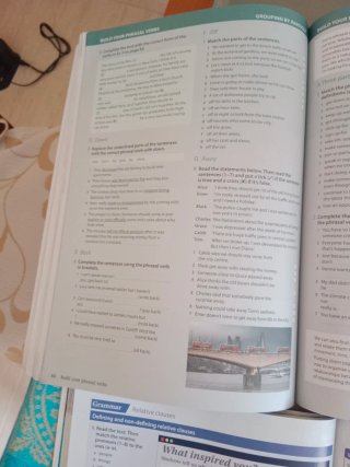 EXAM PROSPECTS 2 Student's book: libro de texto...