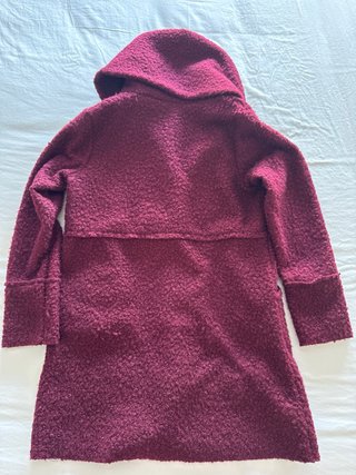 Abrigo KUK lana color vino talla S sin usar
