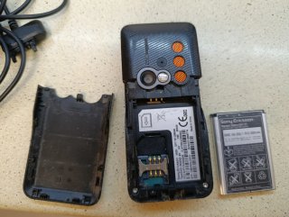Pack Sony Ericsson V630i + Altavoces