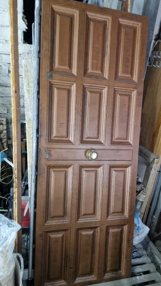 Puerta de hierro maciza con 10 paneles