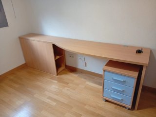 Escritorio y cajonera