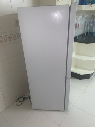 Nevera blanca casi nueva
