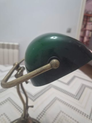 Lámpara de escritorio vintage dorada y verde