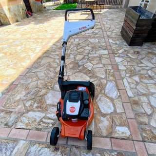 Cortacésped STIHL RM 248 T con tracción
