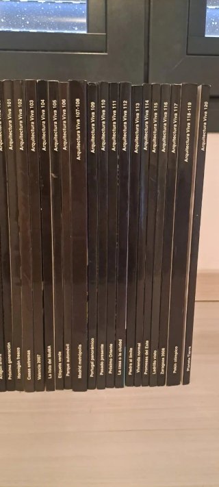 Lote de 27 revistas Arquitectura Viva. N°92-120