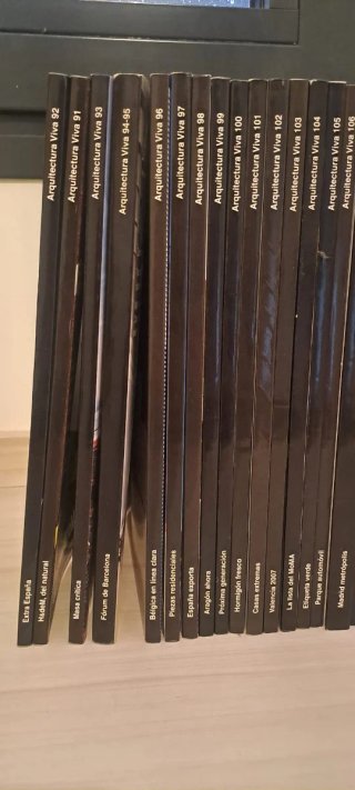 Lote de 27 revistas Arquitectura Viva. N°92-120