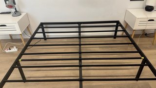 Cama completa (colchón/somier)+2 mesitas de noche