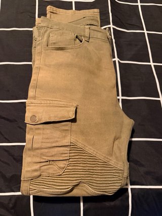 Pantalón cargo verde estilo motero