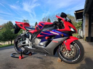 Honda CBR 1000 RR Sportbike Roja/Azul