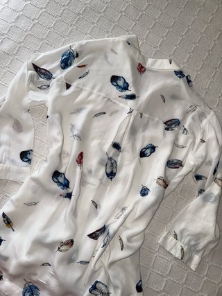 Blusa Stradivarius plumas Talla S