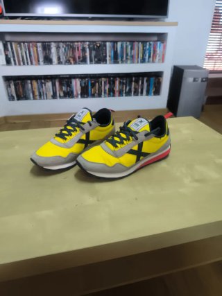 Zapatillas Munich Deportivas Amarillas y Grises