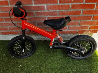 Bicicleta de aprendizaje naranja