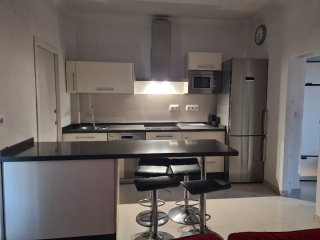 Cocina completa: nevera, fogón, campana, lavavajil