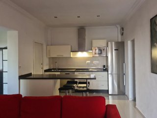 Cocina completa: nevera, fogón, campana, lavavajil