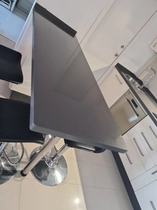 Cocina completa: nevera, fogón, campana, lavavajil