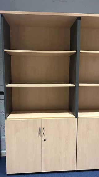 Mueble de almacenaje beige y gris
