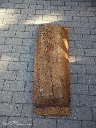 Comedero de madera rústico antiguo