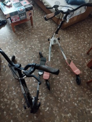Patinete Cruiser Blanco y Rosa, y negros