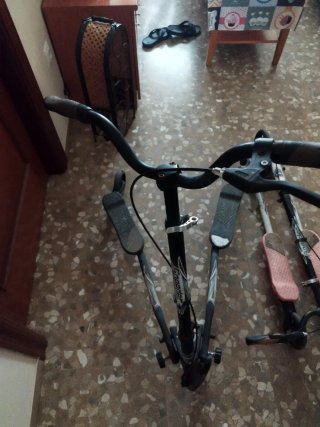 Patinete Cruiser Blanco y Rosa, y negros