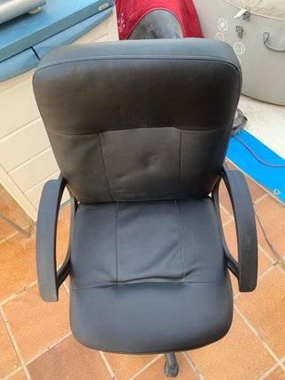 Silla de oficina ergonómica negra