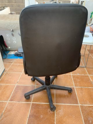 Silla de oficina ergonómica negra
