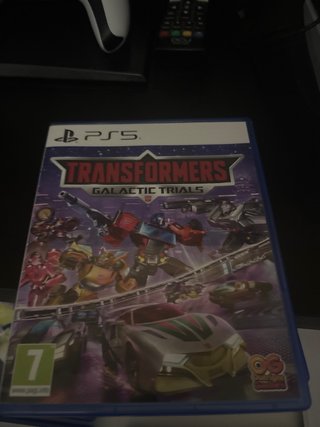 PlayStation 5 con 2 mandos y juegos