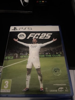 PlayStation 5 con 2 mandos y juegos