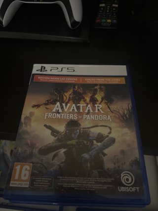 PlayStation 5 con 2 mandos y juegos