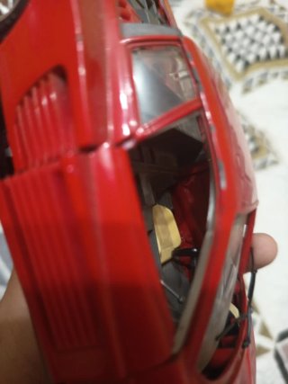 Coche de juguete rojo