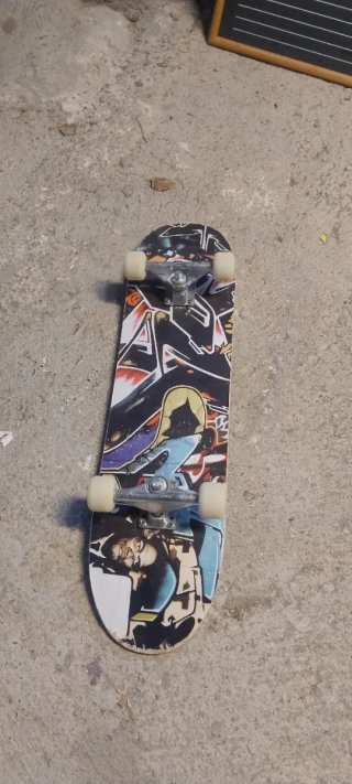 Patinete con diseño graffiti
