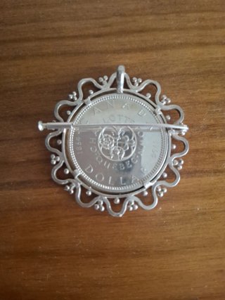 Broche Antiguo Moneda Plata Reina Isabel II