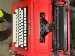 Máquina de escribir Olivetti Lettera