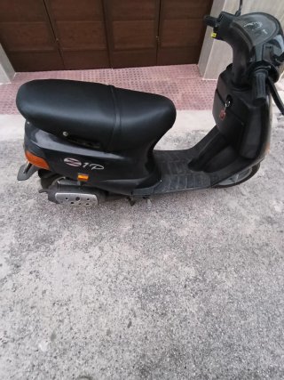 Piaggio Zip Scooter Negra