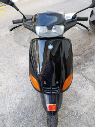 Piaggio Zip Scooter Negra