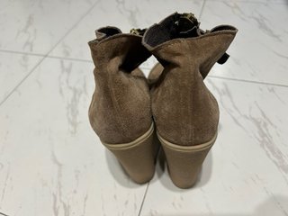 Botines de tacón con cremallera y plataforma