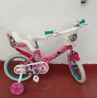 Bicicleta infantil rosa con cesta