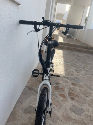 Bicicleta plegable blanca