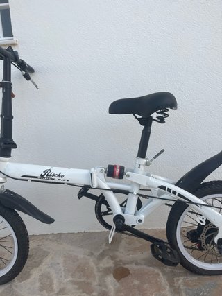 Bicicleta plegable blanca