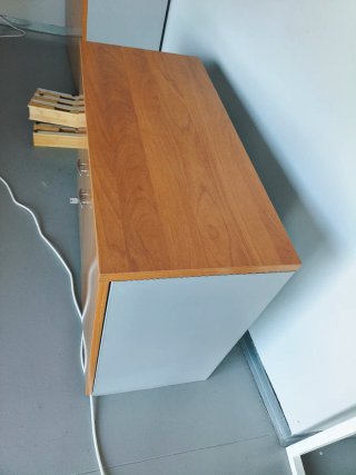 Armario pequeño de madera