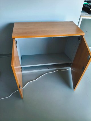 Armario pequeño de madera