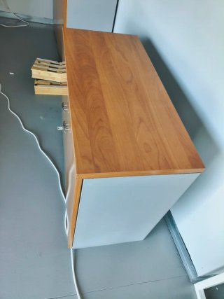 Armario pequeño de madera