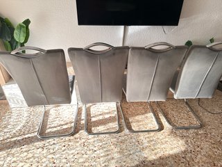 Mesa de comedor con 4 sillas
