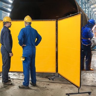 Pantalla de Soldadura con Marco, 6' x 6' Pantallas de Cortina de Soldadura de 3 Paneles, Pantalla de Protección de Soldadura de Vinilo Resistente al Fuego sobre 12 Ruedas Giratorias (6 Bloqueables...
