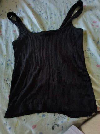 Blusa negra sin mangas