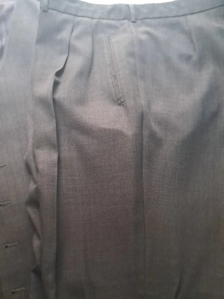 Traje chaqueta gris marengo con chaleco Talla 42,