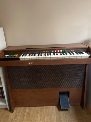 Piano Studio M81